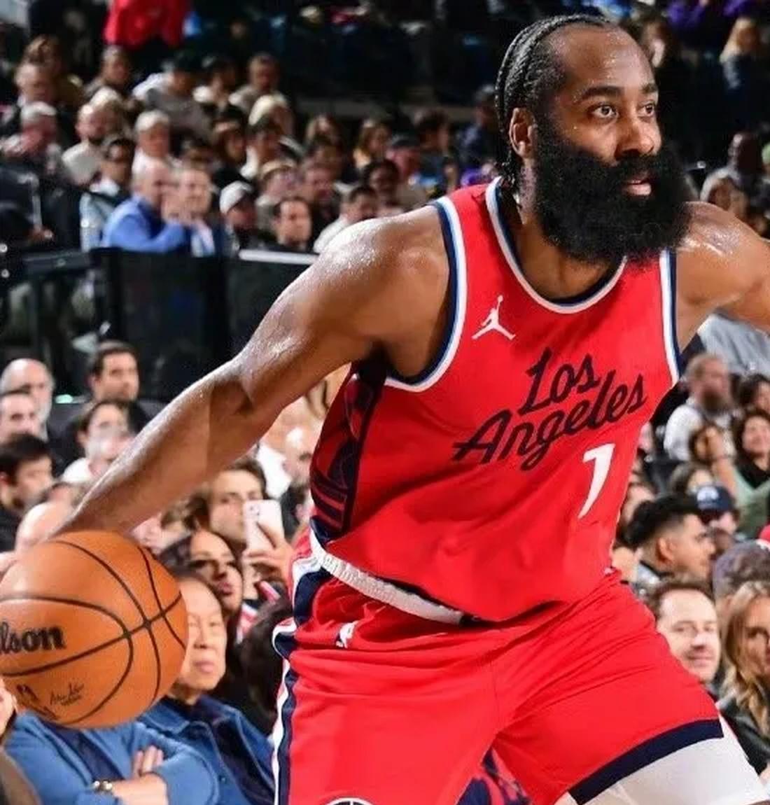 包含哈登官方宣布战术调整新规，湖人引发争议！的词条