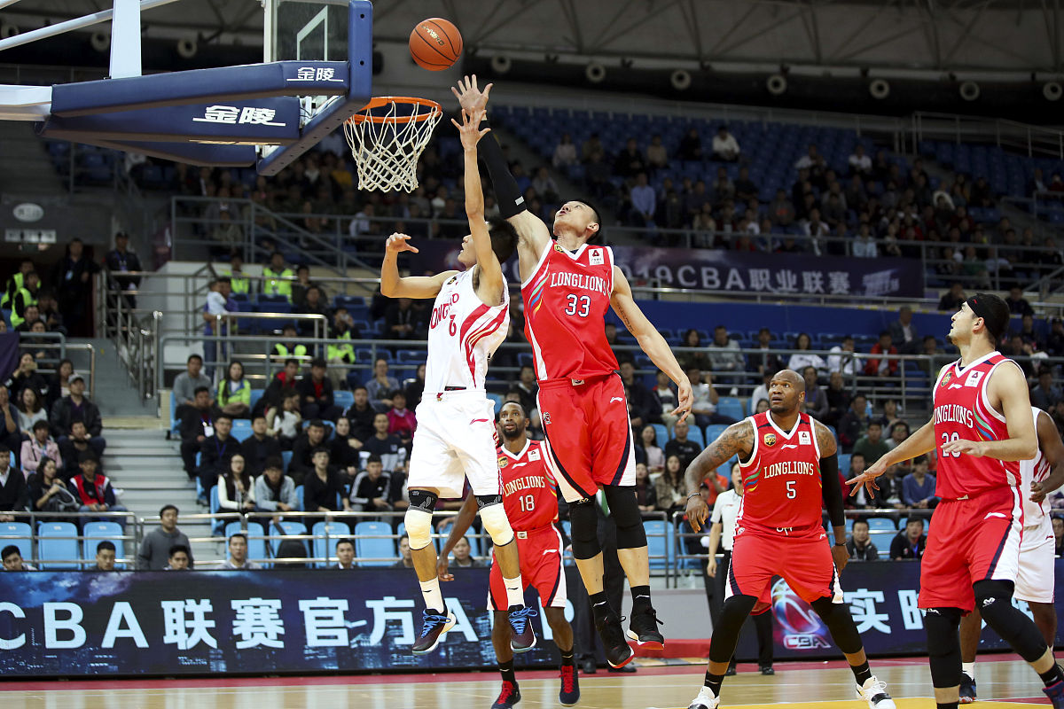 包含Doinb迎来二十赛季出色发挥，加拿大队观众热烈欢呼！的词条